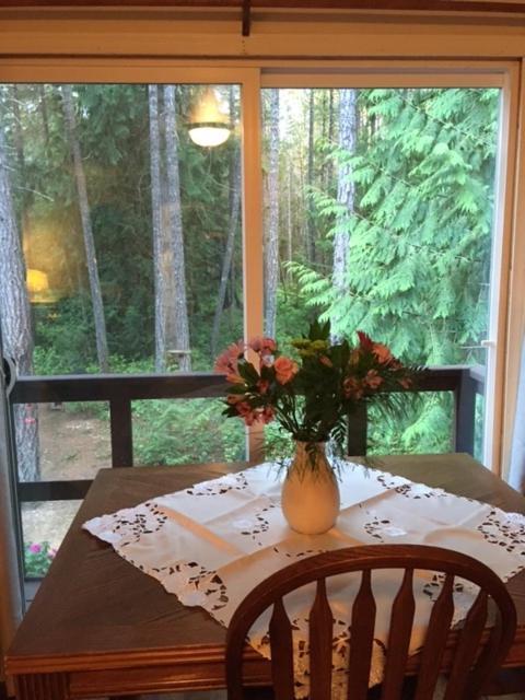 Cedar Song B&B Parksville Ngoại thất bức ảnh