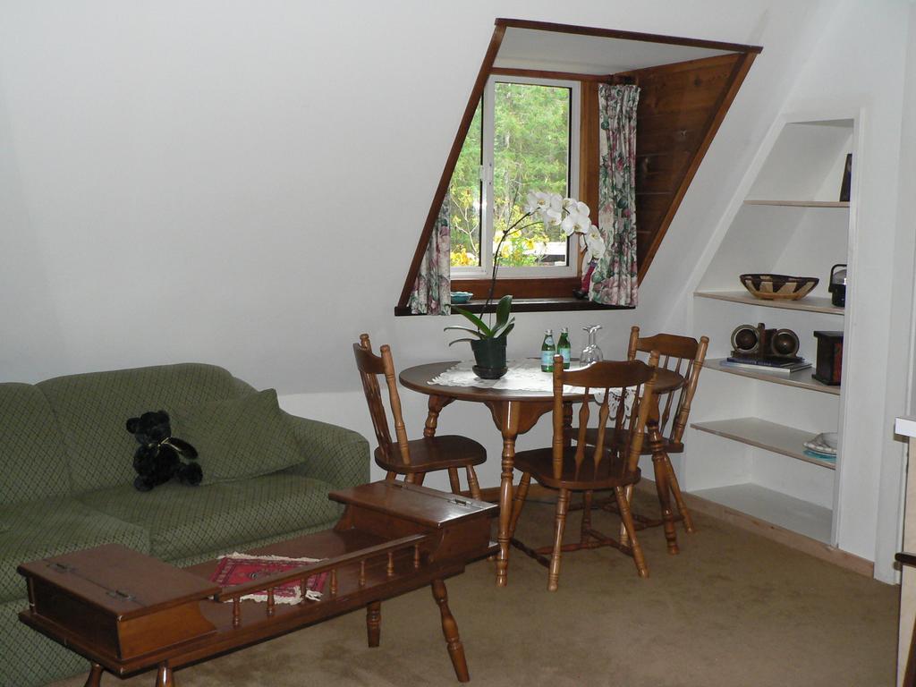Cedar Song B&B Parksville Phòng bức ảnh
